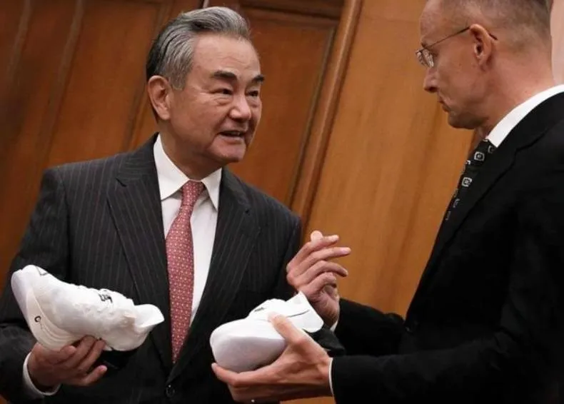 破天荒！匈牙利前外長「跳槽」比亞迪任高管　曾獲王毅贈慢跑鞋