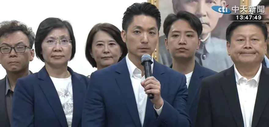 蔣萬安出手「逼我吃毒油！逼我上街頭！」　民進黨團急拗：食安事件變舞台