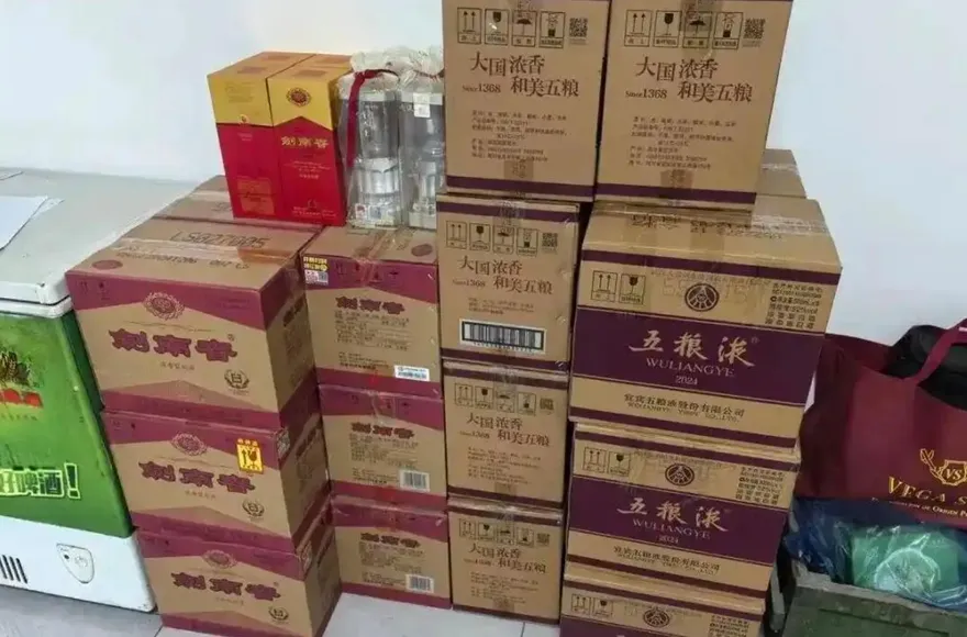 3天狂掃200瓶名酒！陸超市店員驚覺不對勁　一通電話揪詐團