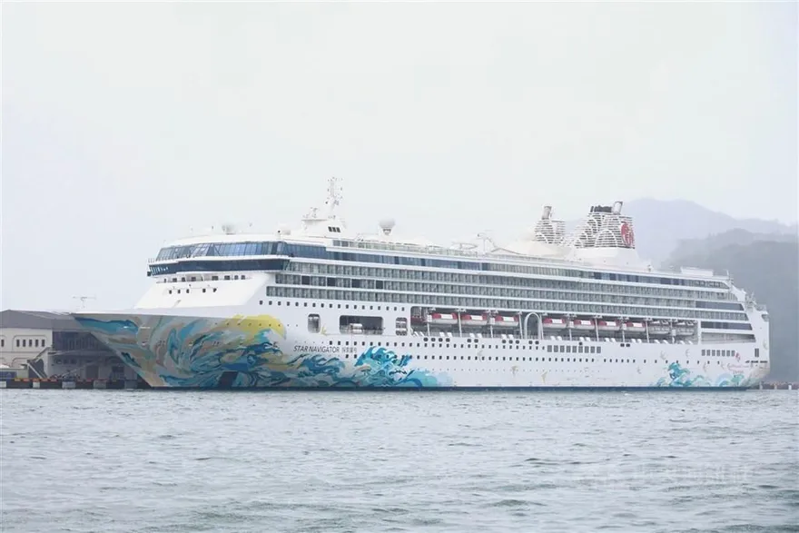 麗星郵輪突取消停靠那霸「變公海漂流」　業者：有誠意賠償旅客