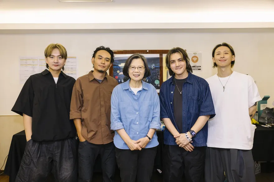 直擊/滅火器成軍26年首攻蛋！前總統蔡英文現身助陣　楊大正台上突爆粗口