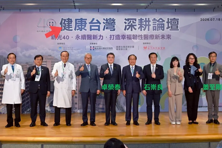 致癌油還在燒　卓榮泰偕2官「健康台灣」下燦笑合照