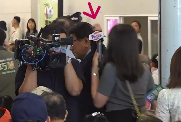 潘孟安揮打到人了！震撼畫面曝光