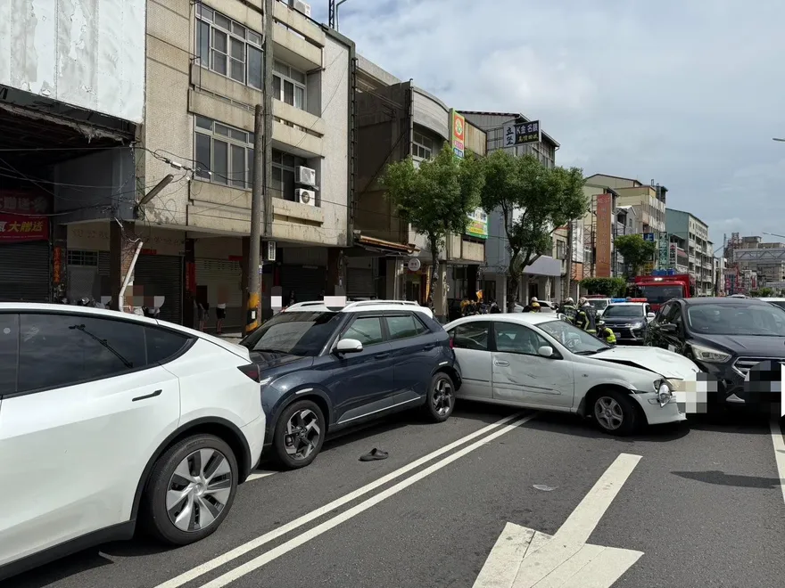 台中豐原7車連環車禍！機車遭夾擊　毒駕女駕駛移送偵辦