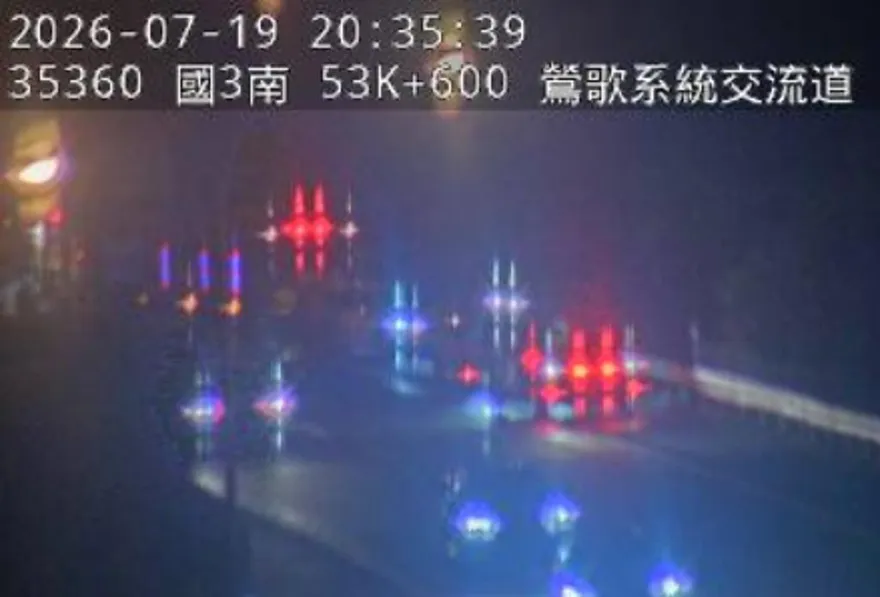 國3北上鶯歌系統4車追撞車禍！1人一度受困　多人受傷送醫