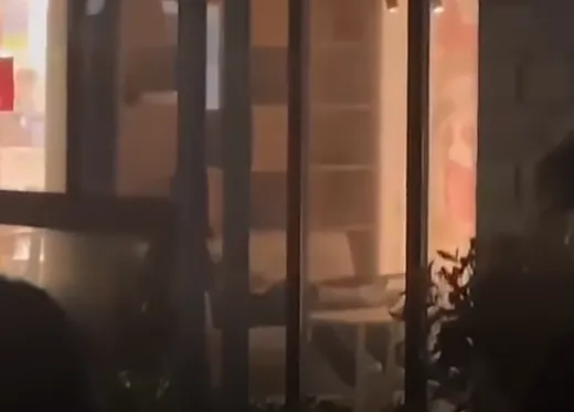 影/小情侶校園內上演「活春宮」　圍觀同學全程拍下激戰畫面