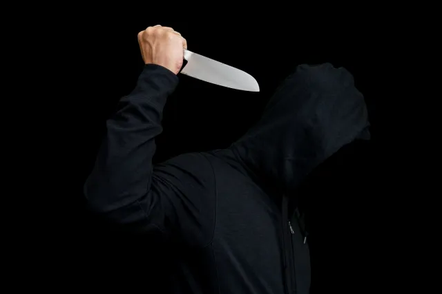 影/男子涉嫌家暴遭警約談　「獲釋後1小時」亂刀砍死告狀的女友