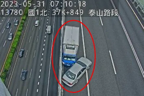 快訊/上班族注意！國1北向泰山段「2車追撞」車流堵塞