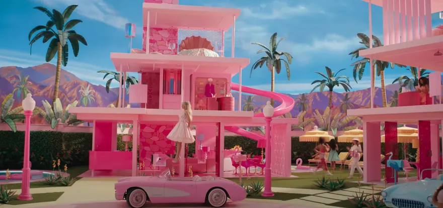 真人版《芭比》打造夢幻世界觀　美術指導：全世界的粉紅油漆都我們用光！