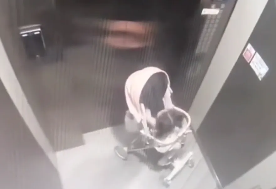 影/9個月大孫女被粗心奶奶獨留電梯內　幸得鄰居相助5分鐘順利返家