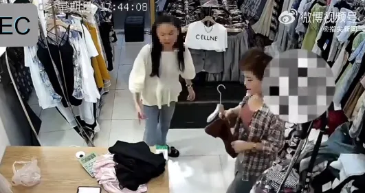 影/女客人買緊身裙想退貨…老闆娘「1理由」拒絕　網友一面倒挺爆店家