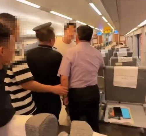 影/台灣遊客在大陸高鐵上與乘客爆衝突　「狂飆三字經」畫面全被錄下