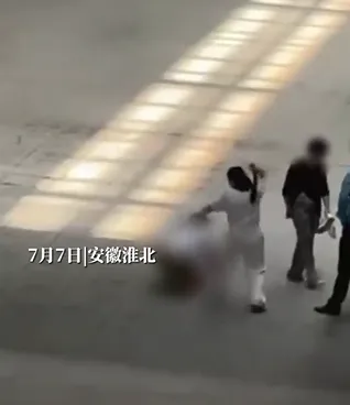 影/男子性侵15歲少女遭「私刑正義」當眾狠鞭　引兩派網友論戰