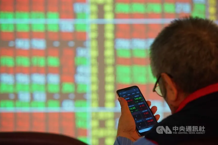 AI族群輪漲　金融、生技股勁揚　台股漲50點連5紅重返17300點