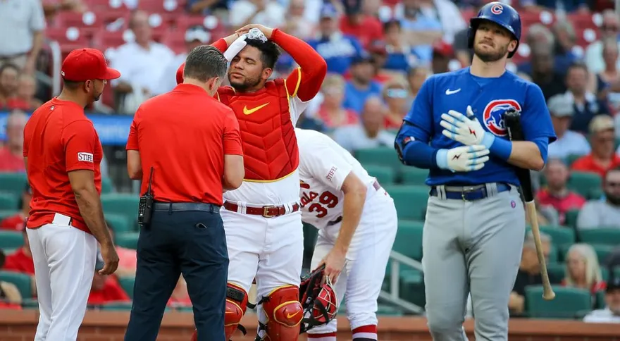 影/紅雀鐵捕「被棒子掃到」頭破退場！隊友火球丟人報復被逐