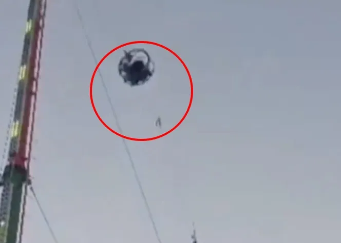 影/樂園設施運轉中「繩索突斷裂」　遊客在高空中晃來晃去場面驚悚