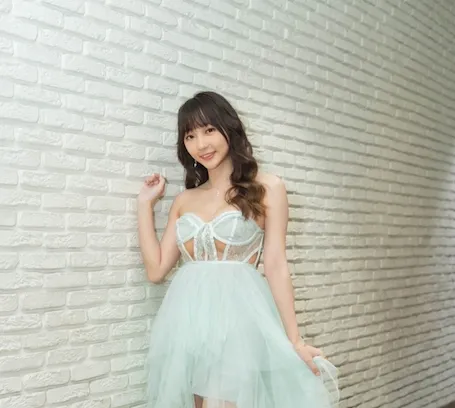 法律系雪乳實況主子喵 Koneko 化身謎片角色　七月炎夏大膽解放雪乳