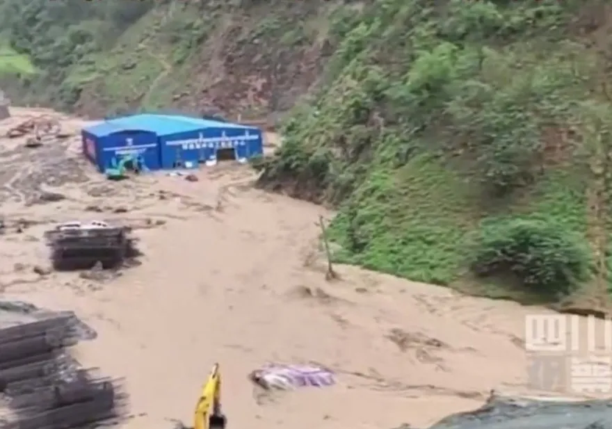 影/四川爆發山洪「泥流淹工地」釀4死48失聯　習近平下令處理相關責任者
