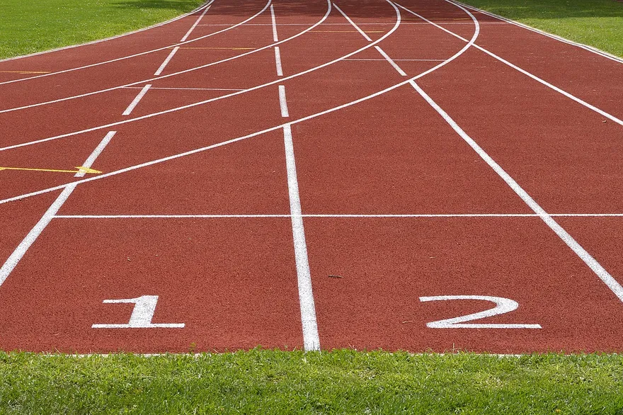 影/7名選手疑似怕接受藥檢申請退賽　獨留1人孤單跑完100m奪冠