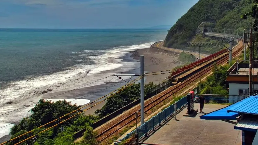 小犬颱風/東管處創觀浪頻道　11支鏡頭君面海站哨「直播登陸浪況」