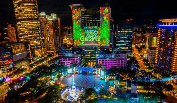 吉祥物「桑塔熊」逆襲！「新北耶誕城」11／17開城　7條主題「天橋光廊」