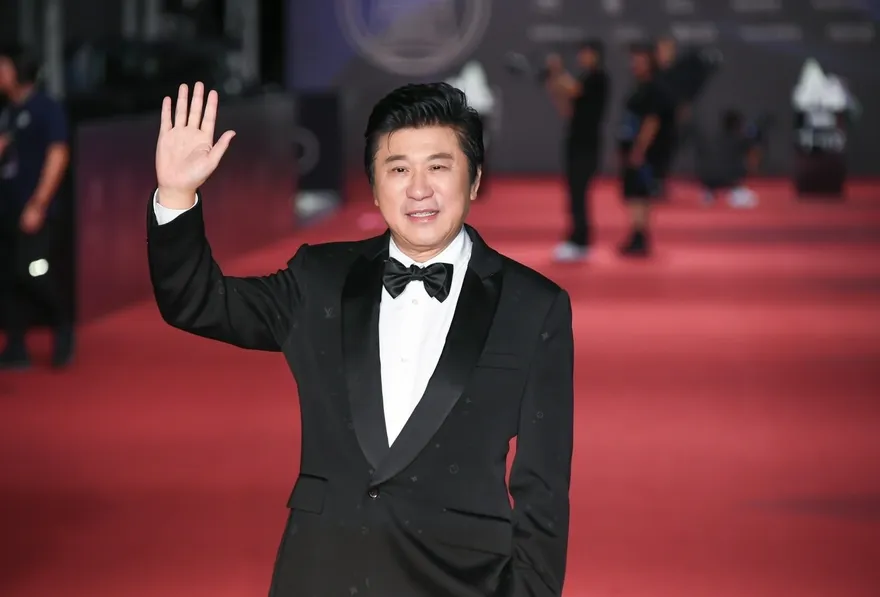 肌肉照驚呆眾人！胡瓜64歲練出「超強背肌」…網：360度零死角