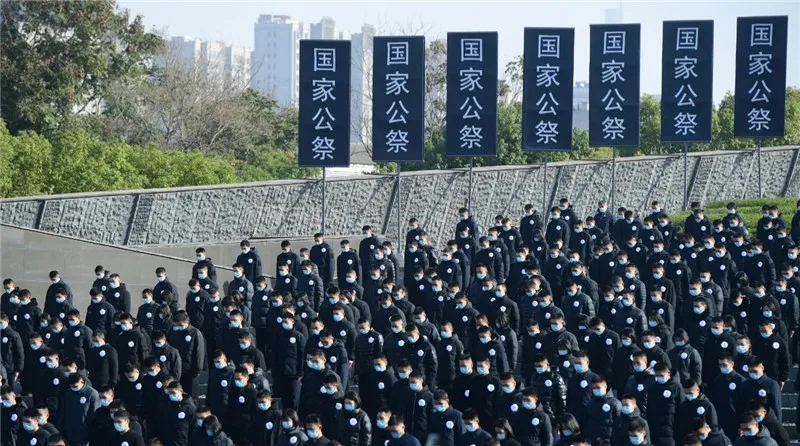 影/勿忘歷史！南京大屠殺86週年　陸「國家公祭日」降半旗8千人緬懷先烈