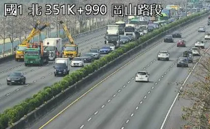 快訊/2大貨車追撞！國1南向岡山段嚴重回堵5公里