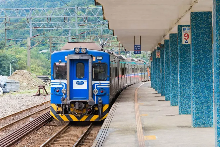 荷包肯定不保了！4月電價將拍板漲價　王國材證實「台鐵、客運擬跟漲 」