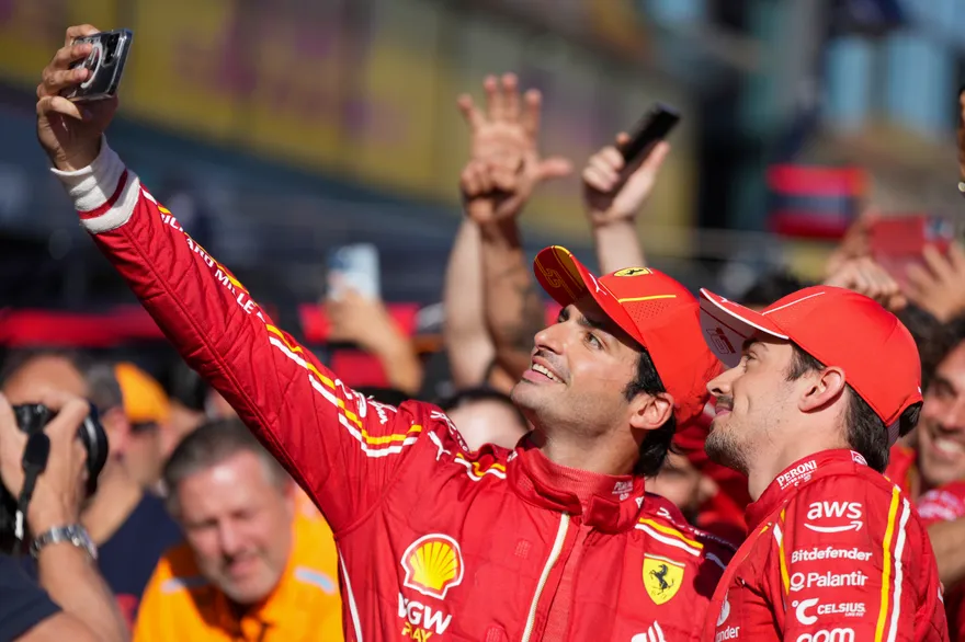 F1澳洲站/兩周前闌尾炎才開刀...塞恩斯率先衝線　法拉利包辦冠亞軍