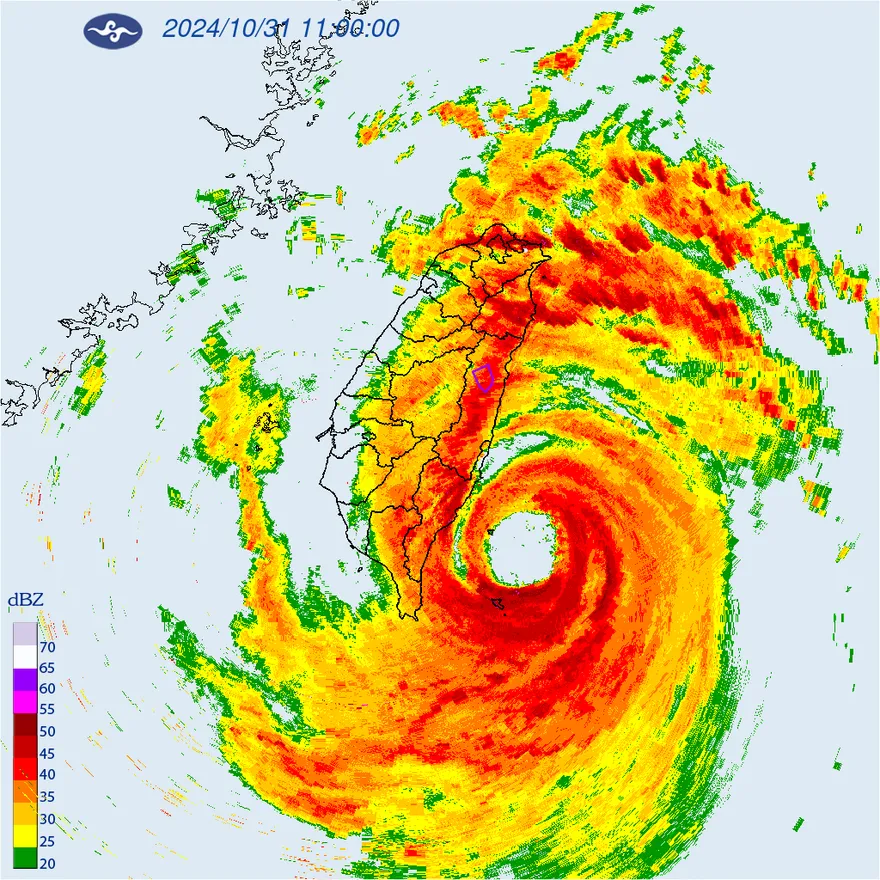 康芮撞上來了！「眼牆置換」失敗稍減弱…「登陸前仍是強颱」　風雨最劇時間曝