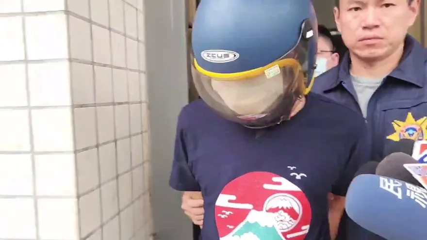 新北屠妻男持40cm刀行兇「砍到柄都不見」！拘留室吃好睡好
