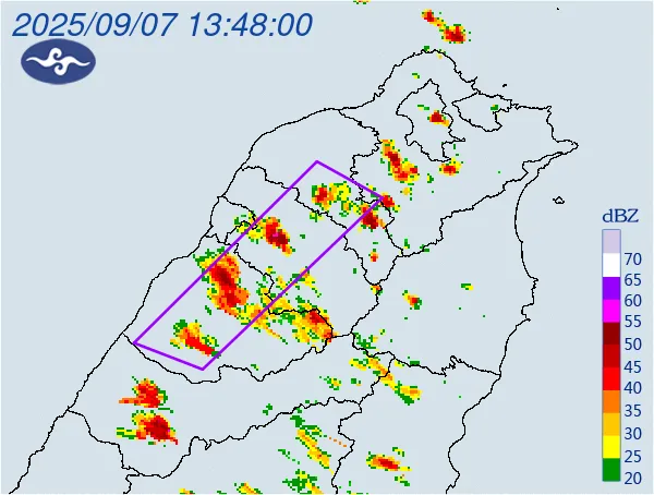國家警報大響！4縣市遭大雷雨狂炸　3地防溪水暴漲