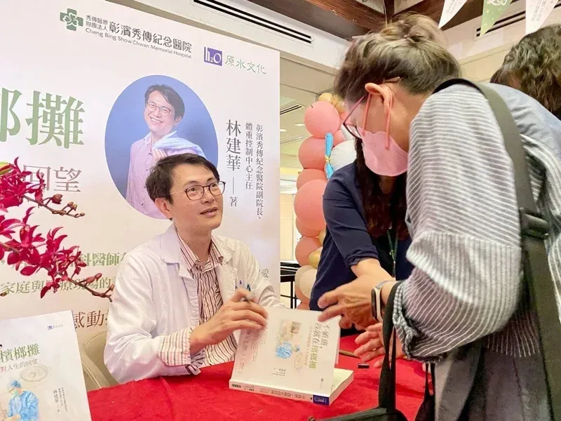 檳榔攤出身「從放牛班拚到醫院副院長」　他自嘲是倒吊子！