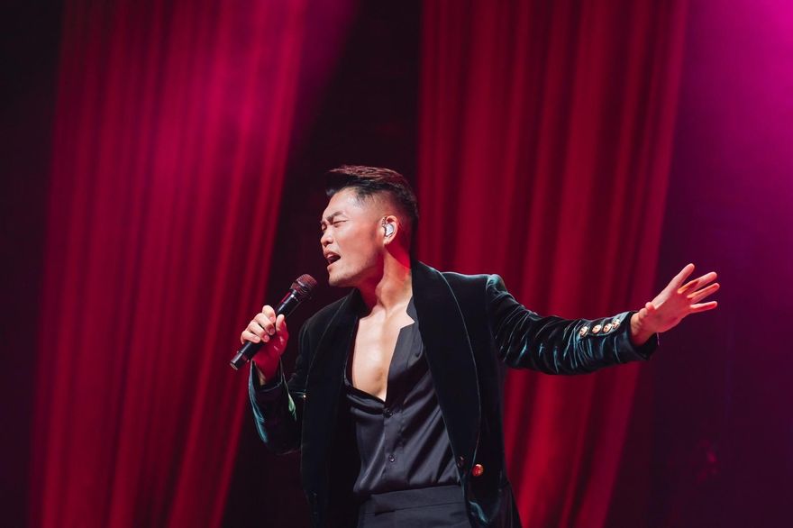 李玖哲開唱「金曲歌后驚喜現身」！他無預警淚崩：是無法言喻的幸福…