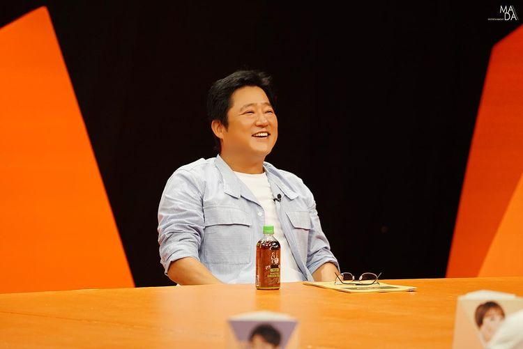 開車等綠燈「在小學路旁睡著」！男星遭逮「酒駕值高到吊銷駕照」　黑歷史全被挖