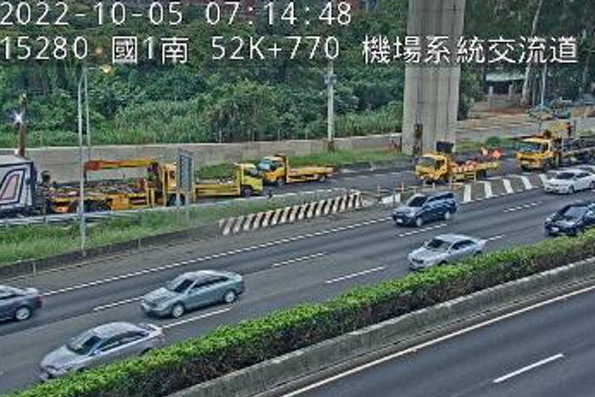 快訊／貨車傳動軸斷裂…失控自撞！國道1號「回堵3km」紫爆