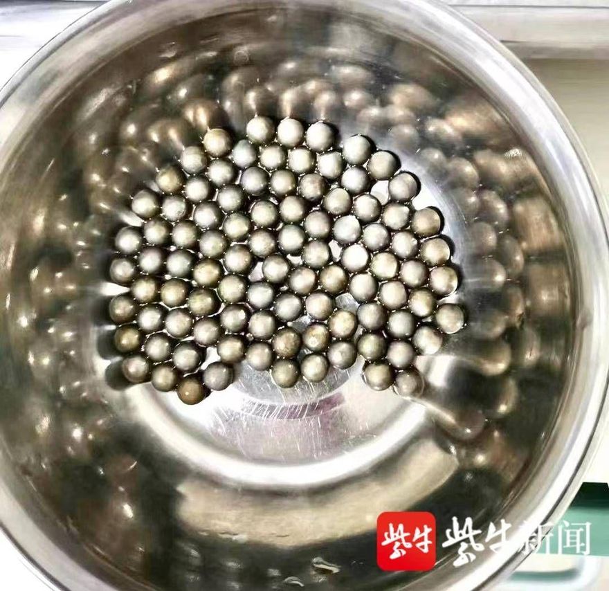 男童吞103顆鋼珠X光現恐怖白點　醫生花1小時清除