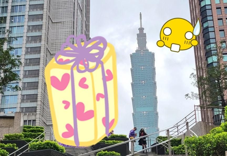 廉價交通三角錐？信義區聖誕樹遭網群轟　老外狂喊：此生見過最醜的…