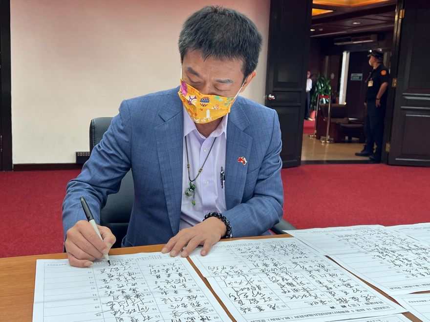 高虹安再被爆「慣老闆」！他「一張圖」踢爆：員工請病假也要繳公積金