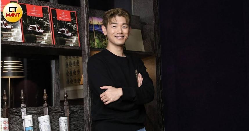 韓暖男歌手現身寧夏夜市！首嚐蚵仔煎還「吃壽桃慶生」　爆「與尹汝貞兒是好友」暖心緣分曝