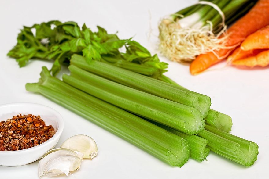 芹菜是控血壓、護血管高手！降血壓必吃　加堅果等4吃法更加分！