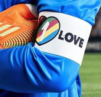 世足賽/想不到吧！FIFA彩虹禁令惹怒民眾　反讓近萬件臂章銷售一空