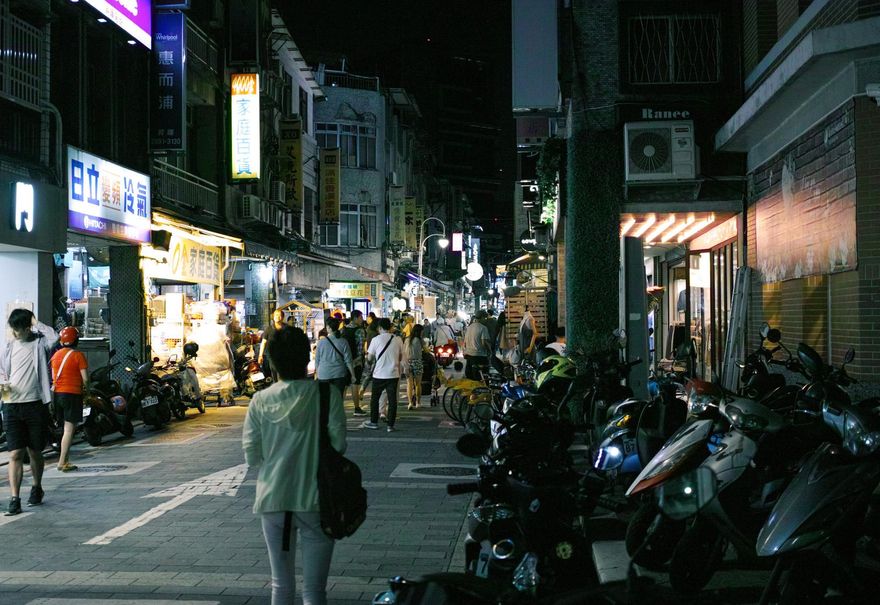 她好奇問「為什麼租屋要限女」　答案意外發現水很深...