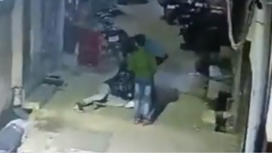 走路一半猝死！他邊走邊打噴嚏　下秒攙扶友人突倒地…送醫搶救仍不治