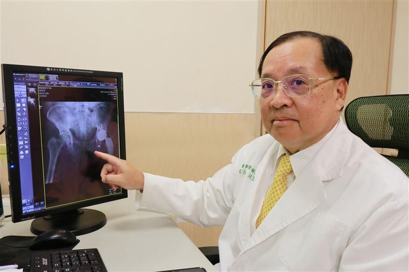 5旬男爬山「腰超痛」竟是「喝酒」釀禍！就醫才知「髖骨蛀掉了」