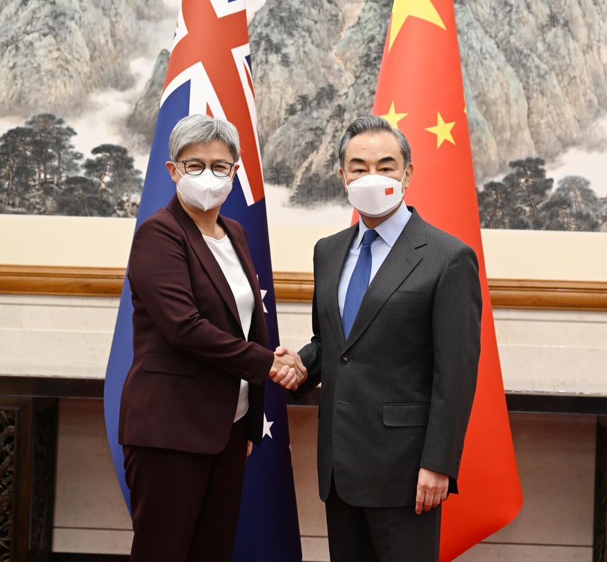 中澳外長破冰會面！王毅：不存在歷史積怨　積極推動雙邊關係改善