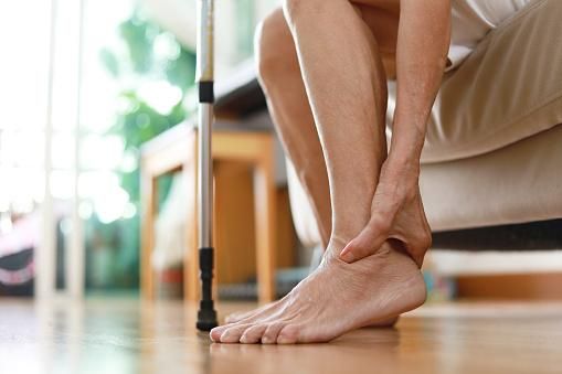 寒流來襲血管冷到「凍未條」　小心下肢冰冷、麻木恐是患「腳中風」！