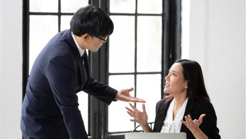 別忍了！職場遇「4種爛主管」快離職　專家曝恐增加心臟病風險！
