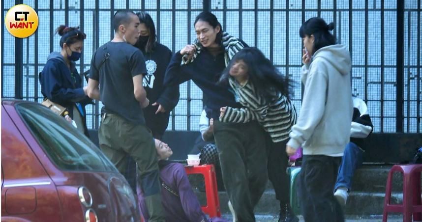 溫貞菱掰掰～視帝黃河街頭甜擁新歡　熱吻放閃戀愛ing